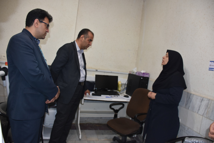 بازدید رئیس دانشگاه علوم پزشکی از پایگاه های کنترل فشارخون بیمارستان