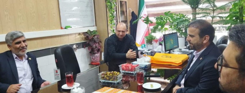 دیدار صمیمانه دو تن از مسئولین درمانی سپاه استان با ریاست مرکز