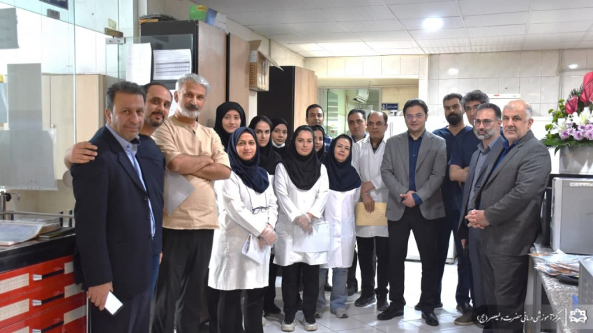 تجلیل از همکاران آزمایشگاه به مناسبت روز علوم آزمایشگاهی