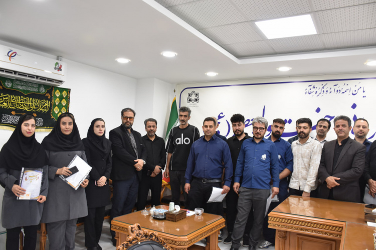 نشست صمیمی تیم مدیریتی مرکز با کارکنان واحد تغذیه و آشپزخانه بیمارستان