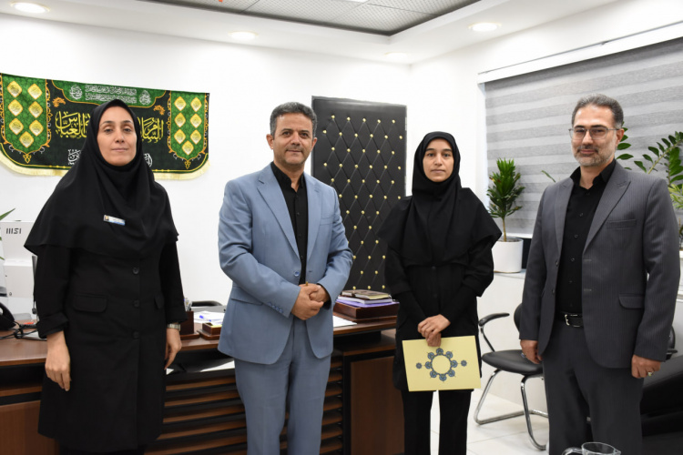 تجلیل از خدمات ارزنده مسئول سابق واحد استریل بیمارستان حضرت ولی‌عصر (عج)